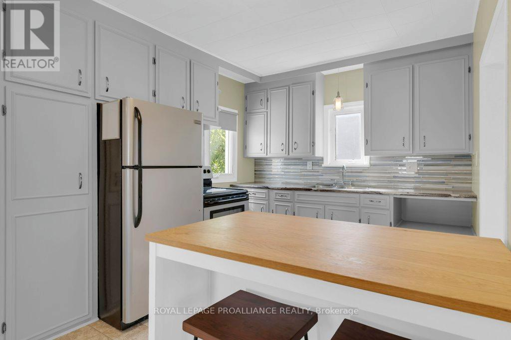 9 Wilkins Street, Belleville (Belleville Ward), Ontario  K8P 1P2 - Photo 12 - X12509838