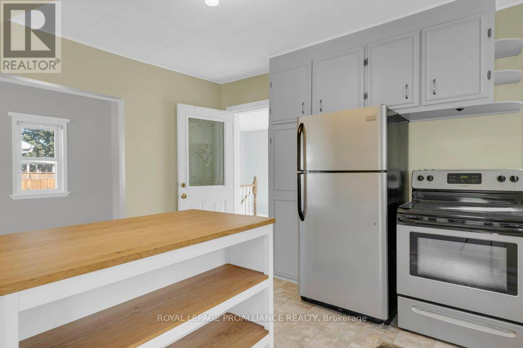 9 Wilkins Street, Belleville (Belleville Ward), Ontario  K8P 1P2 - Photo 15 - X12509838