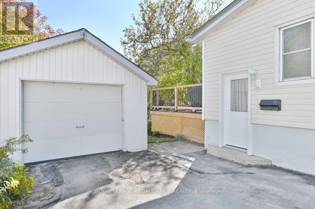 9 Wilkins Street, Belleville (Belleville Ward), Ontario  K8P 1P2 - Photo 36 - X12509838