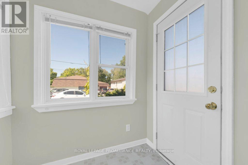 9 Wilkins Street, Belleville (Belleville Ward), Ontario  K8P 1P2 - Photo 5 - X12509838