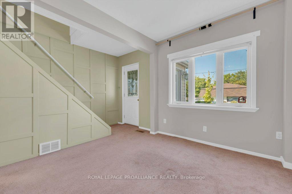 9 Wilkins Street, Belleville (Belleville Ward), Ontario  K8P 1P2 - Photo 6 - X12509838