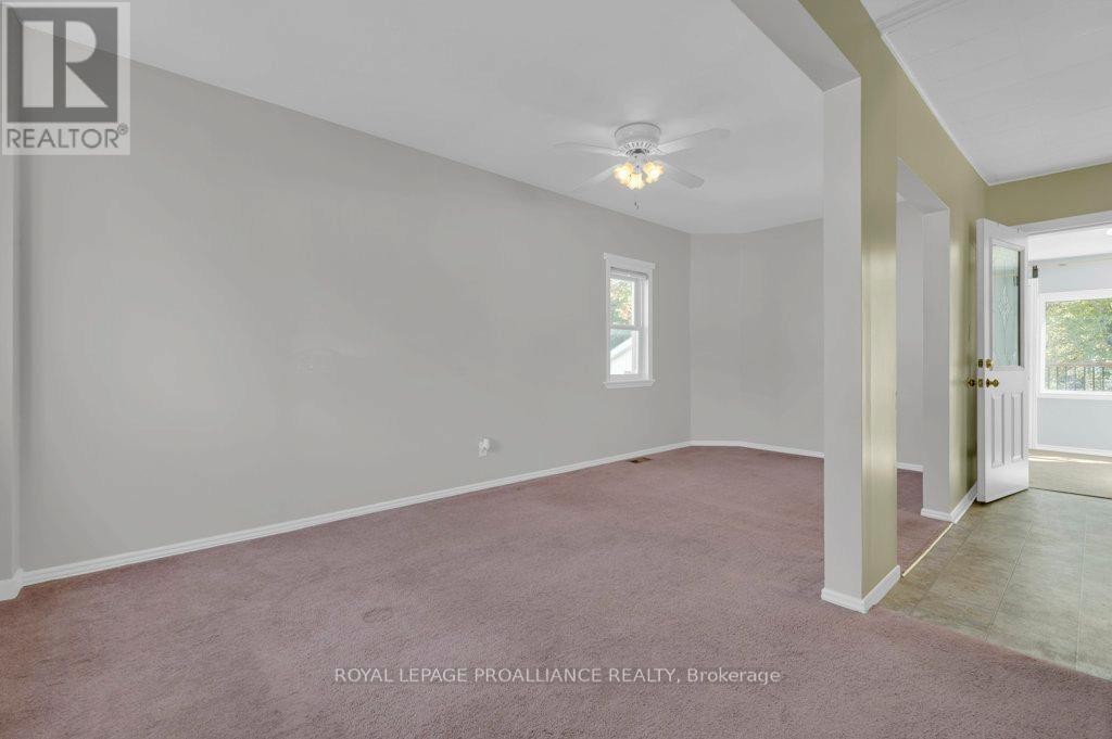 9 Wilkins Street, Belleville (Belleville Ward), Ontario  K8P 1P2 - Photo 7 - X12509838