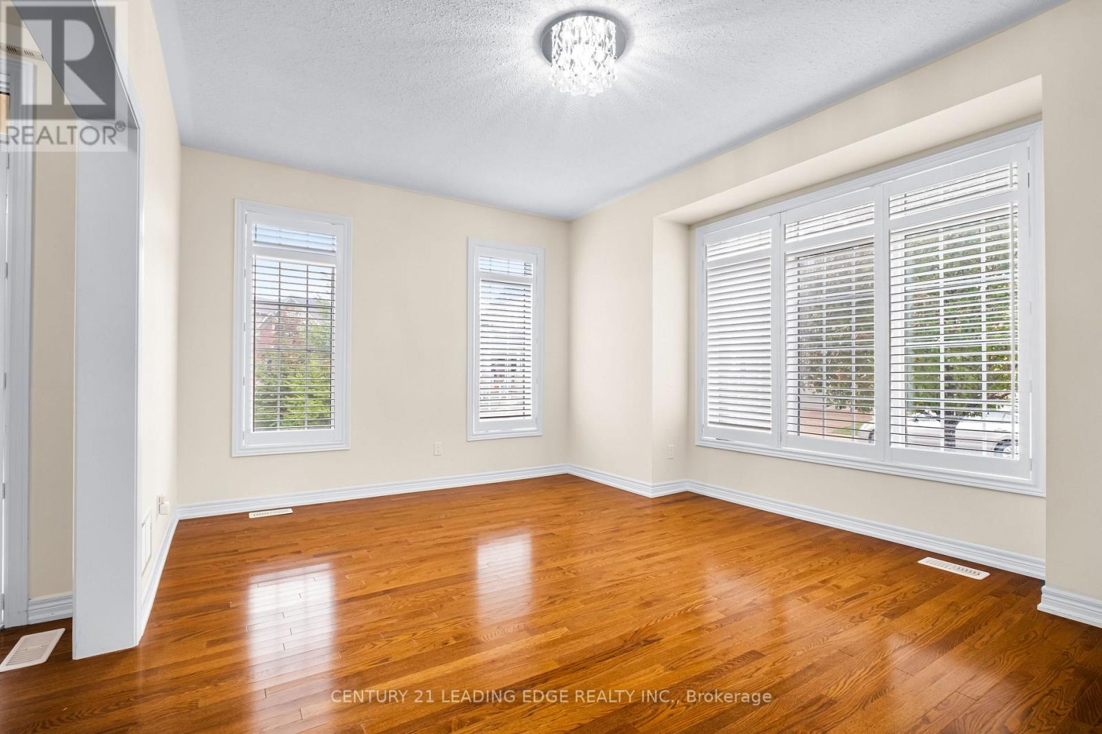 35 Lobelia Street, Brampton, Ontario  L6R 3Z6 - Photo 3 - W12509580