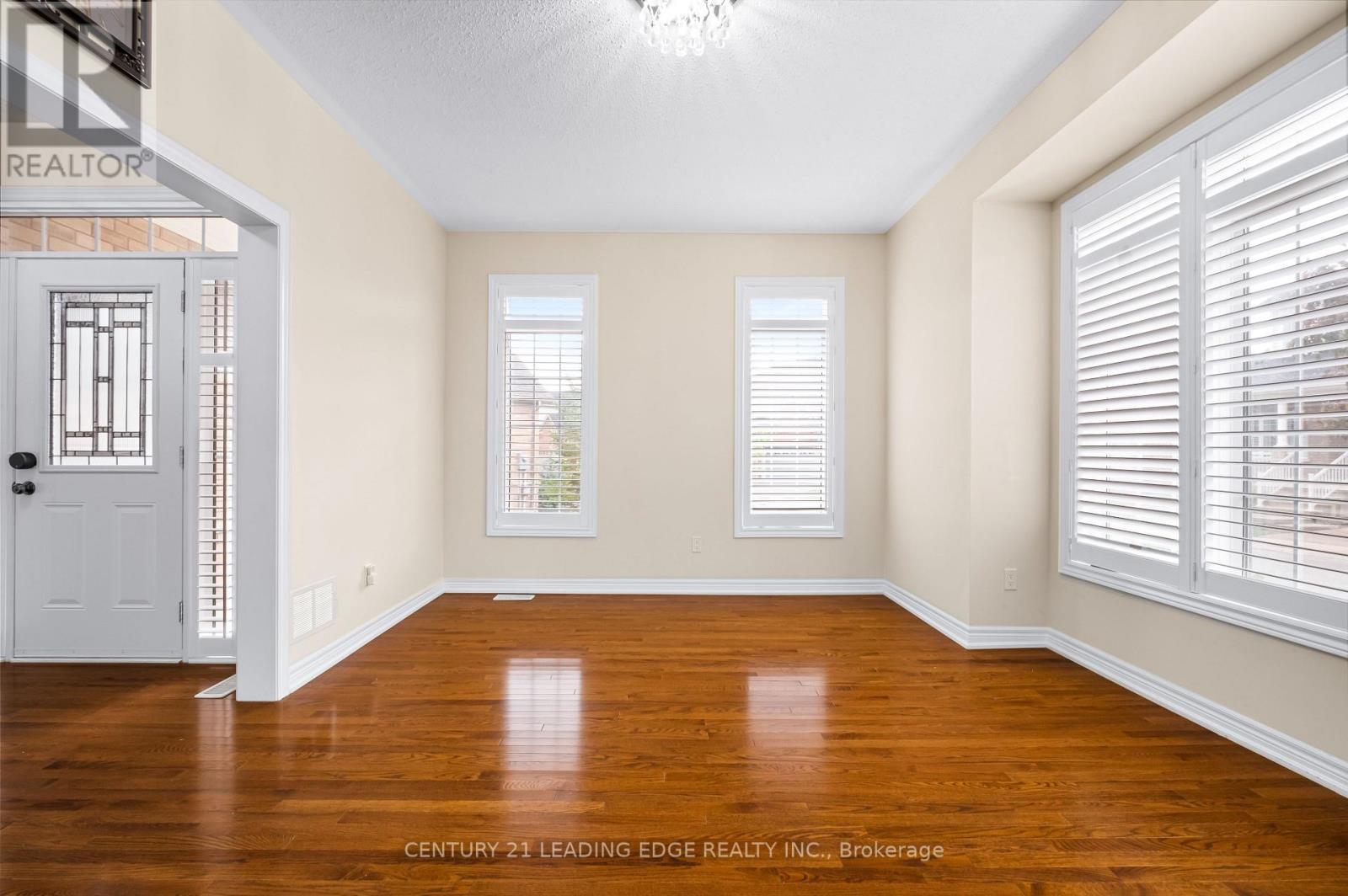 35 Lobelia Street, Brampton, Ontario  L6R 3Z6 - Photo 4 - W12509580