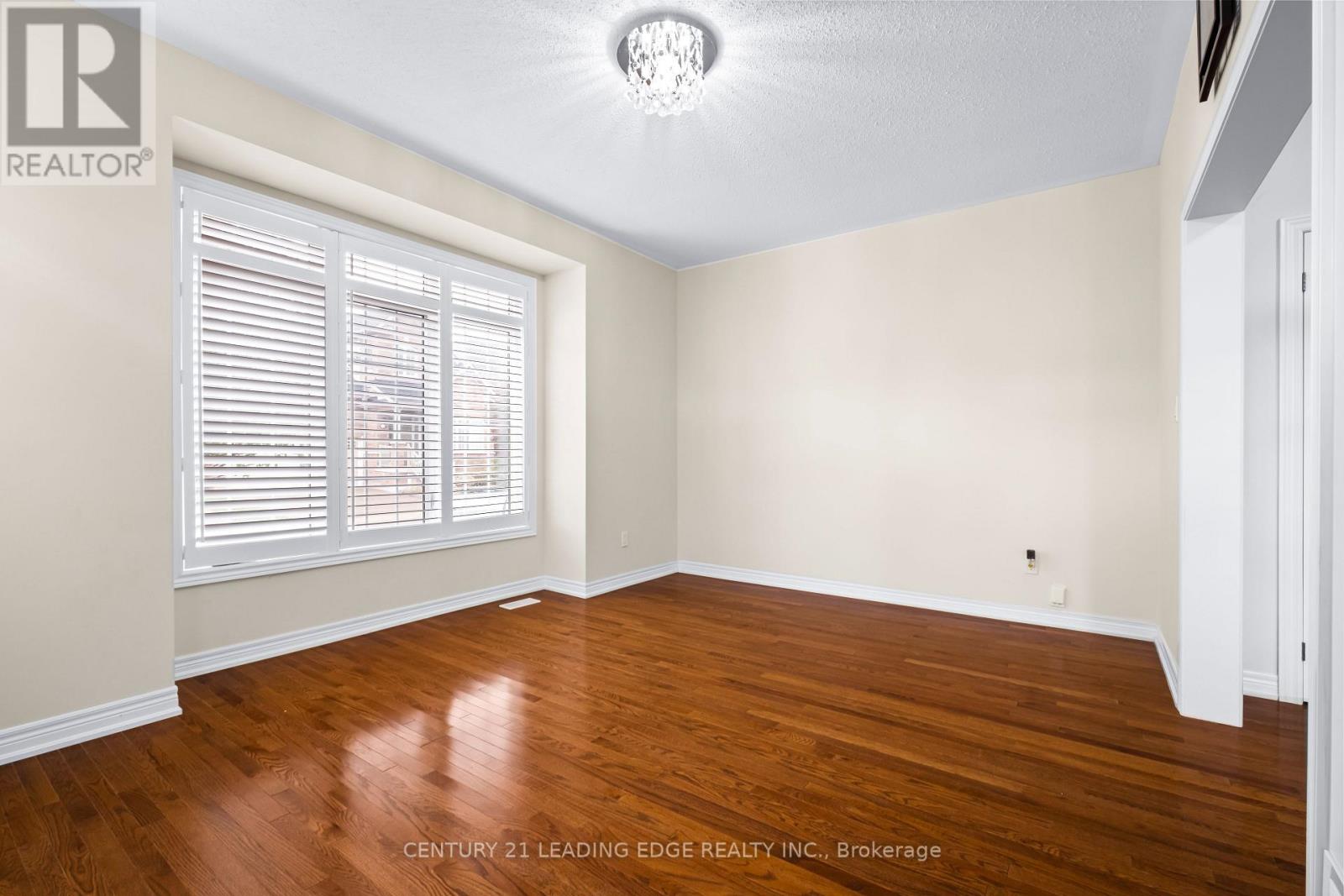 35 Lobelia Street, Brampton, Ontario  L6R 3Z6 - Photo 6 - W12509580