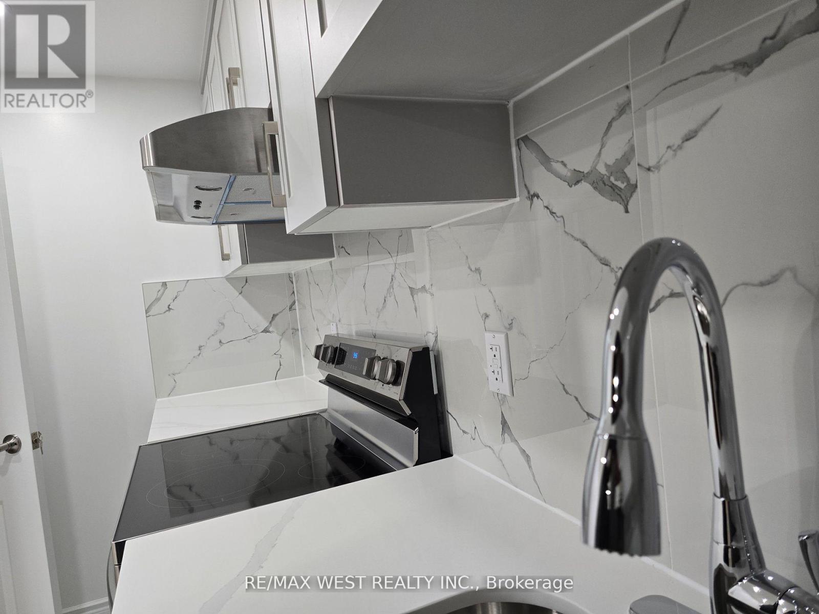 Basement Unit - 7 Locomotive Crescent, Brampton, Ontario  L7A 0S5 - Photo 6 - W12509586