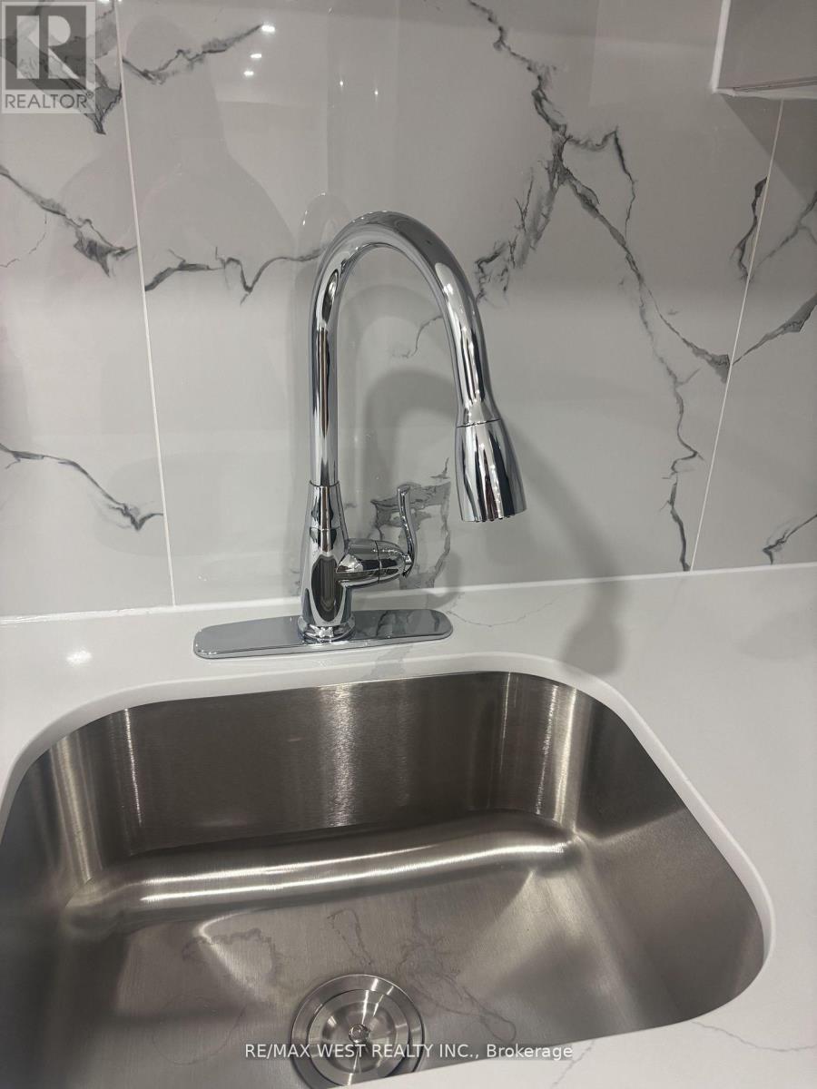 Basement Unit - 7 Locomotive Crescent, Brampton, Ontario  L7A 0S5 - Photo 7 - W12509586