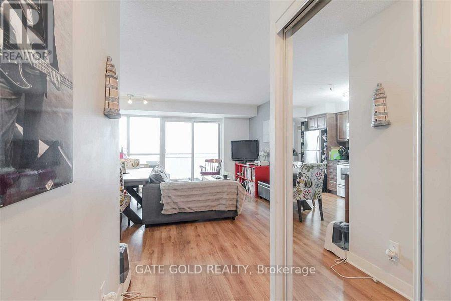 2101 - 155 Legion Road N, Toronto, Ontario  M8Y 0A7 - Photo 2 - W12509596