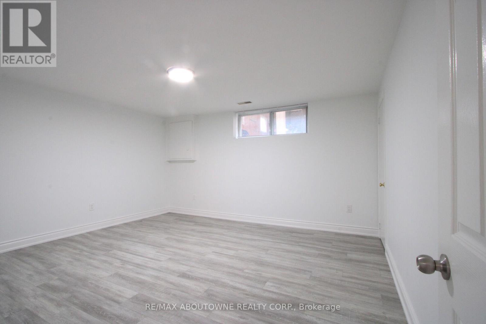 Basement - 34 Glenmanor Drive, Oakville, Ontario  L6K 2B4 - Photo 10 - W12509616