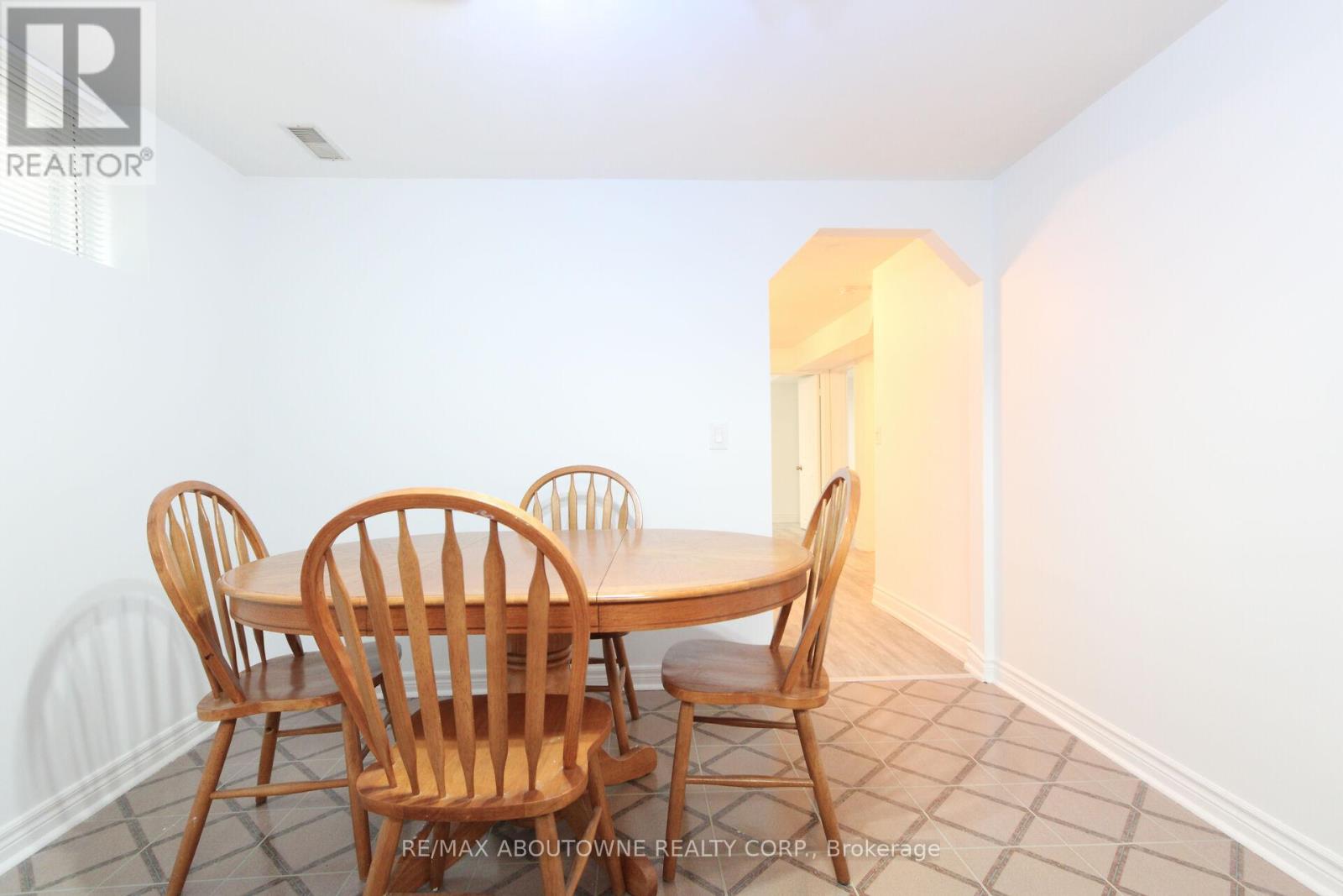 Basement - 34 Glenmanor Drive, Oakville, Ontario  L6K 2B4 - Photo 8 - W12509616