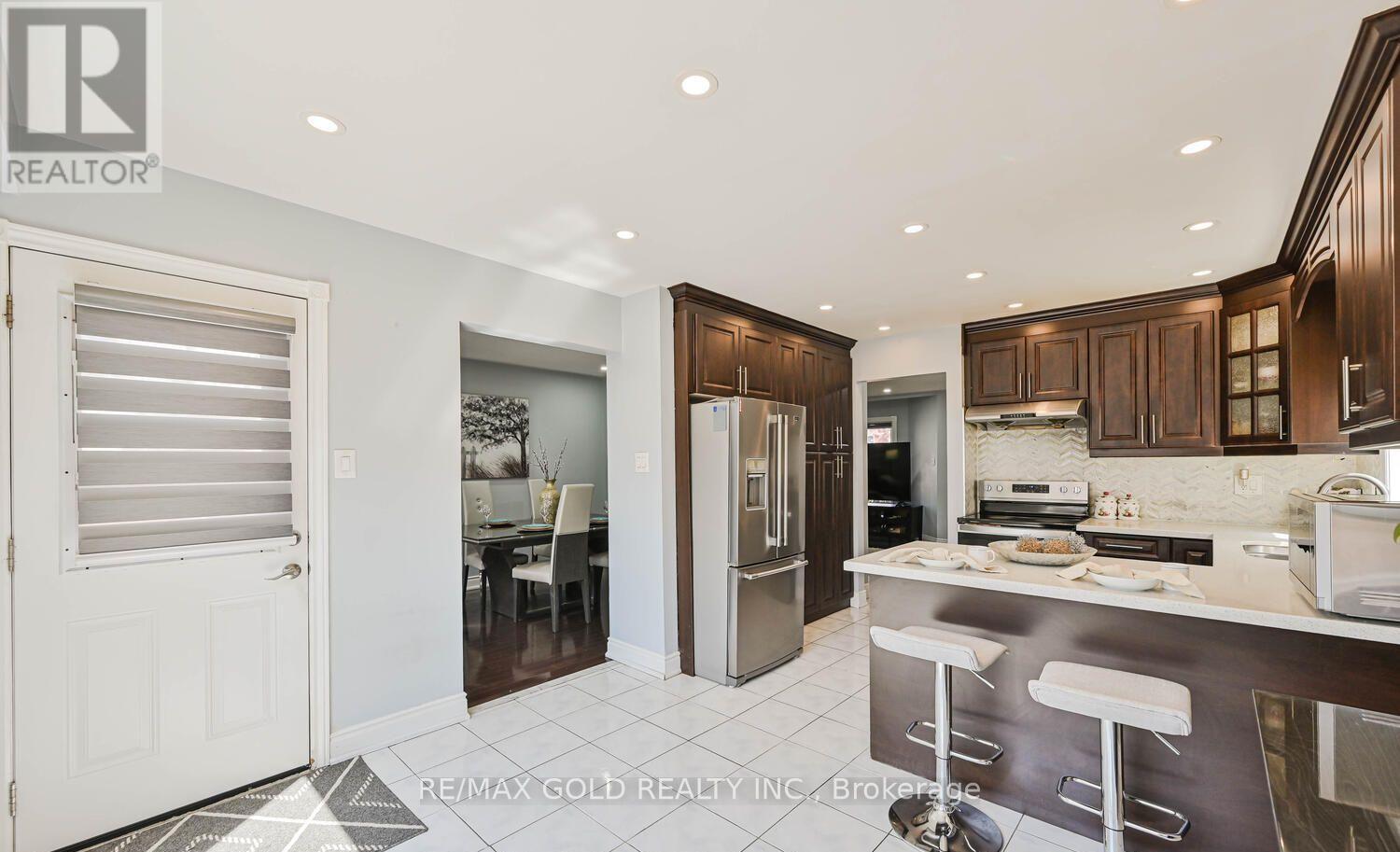 101 Beaconsfield Avenue, Brampton, Ontario  L6Y 4R6 - Photo 15 - W12509626