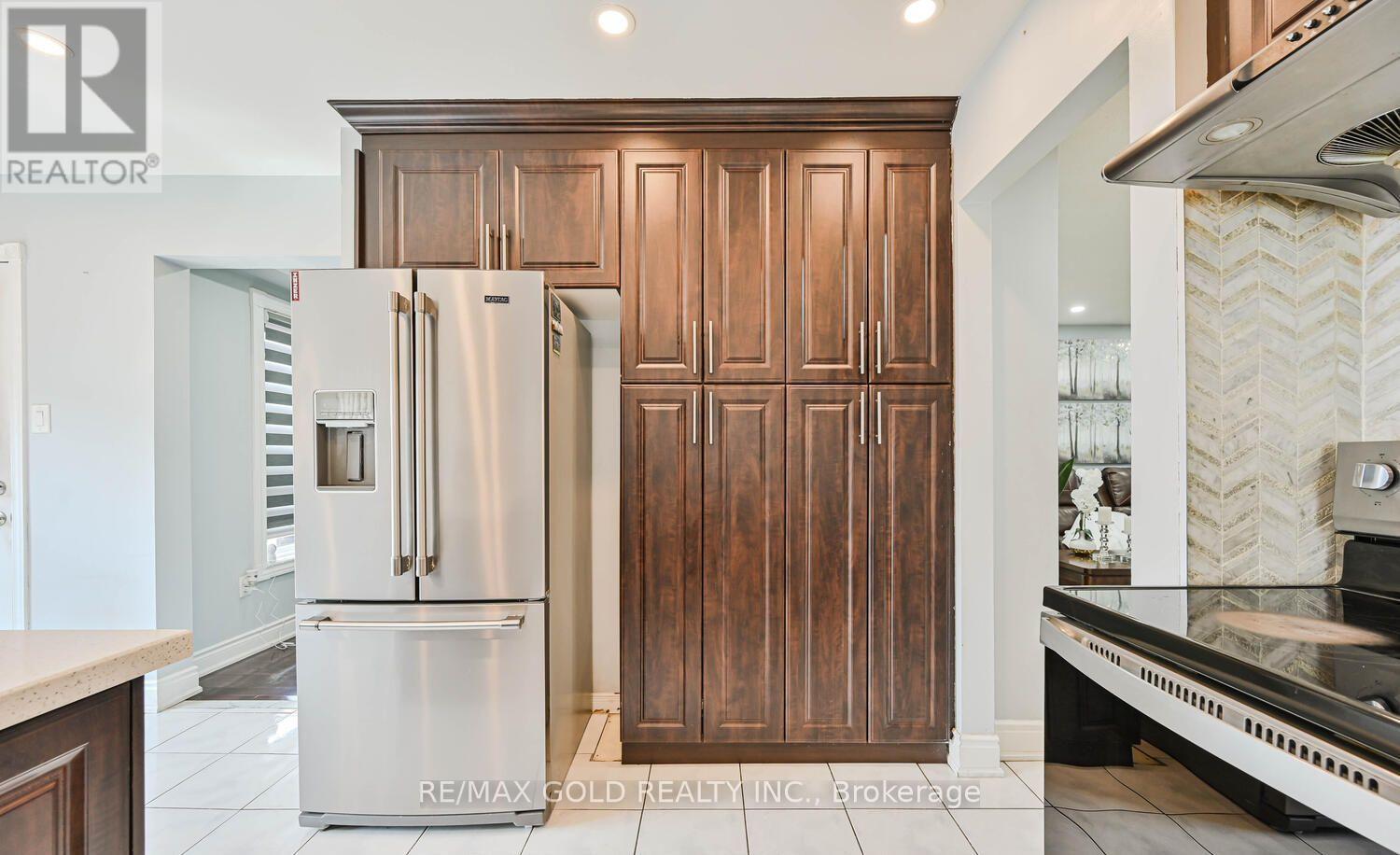 101 Beaconsfield Avenue, Brampton, Ontario  L6Y 4R6 - Photo 17 - W12509626