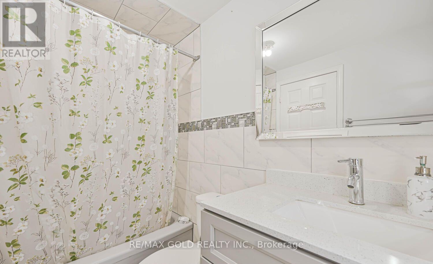 101 Beaconsfield Avenue, Brampton, Ontario  L6Y 4R6 - Photo 32 - W12509626