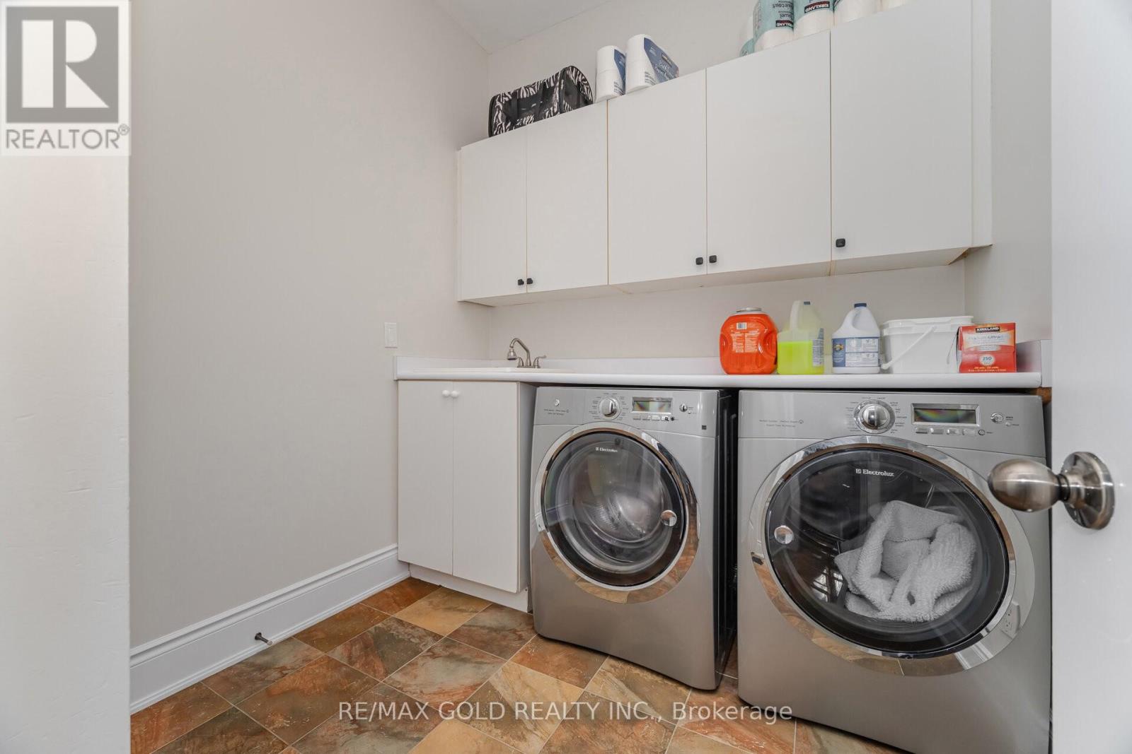 10 Vissini Way, Brampton, Ontario  L6P 2W2 - Photo 17 - W12509654