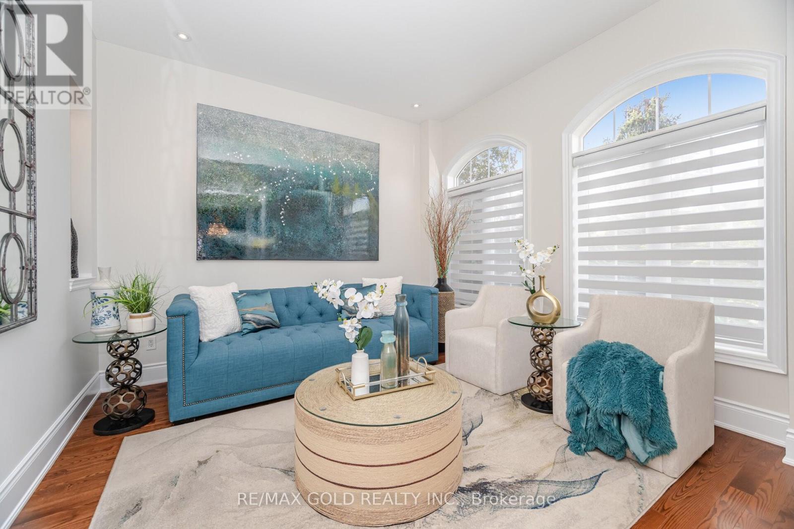 10 Vissini Way, Brampton, Ontario  L6P 2W2 - Photo 4 - W12509654