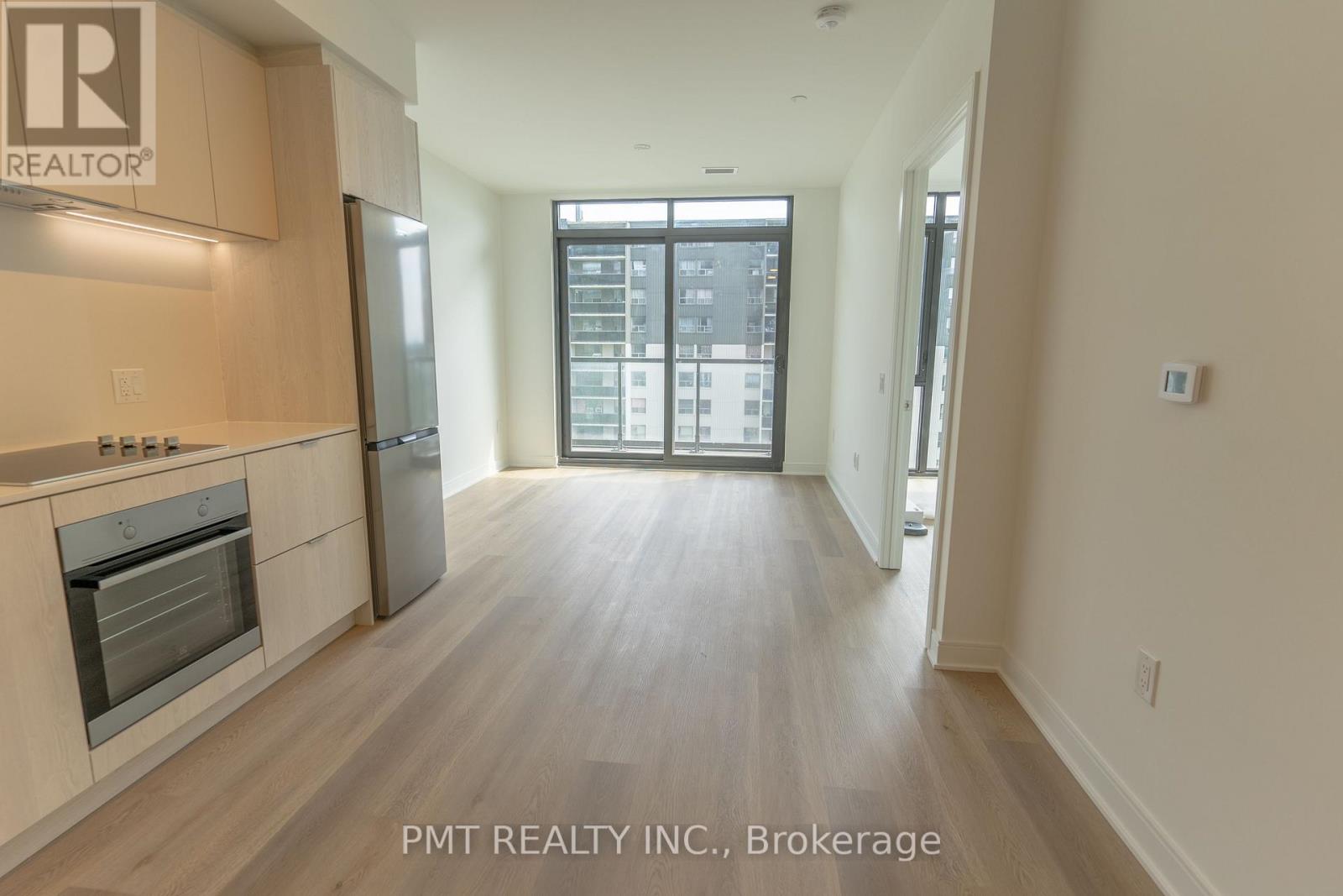 717 - 86 Dundas Street E, Mississauga, Ontario  L5A 1W4 - Photo 2 - W12509668