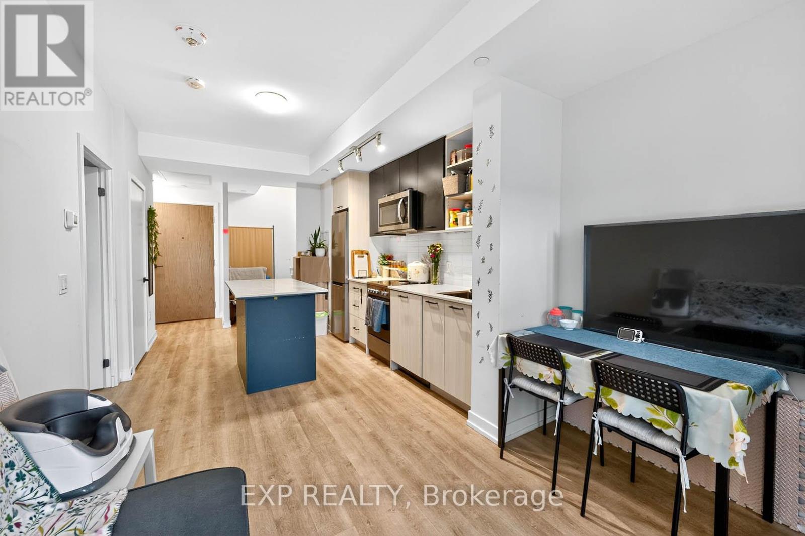 813 - 2300 St Clair Avenue W, Toronto, Ontario  M6N 1K8 - Photo 13 - W12509704