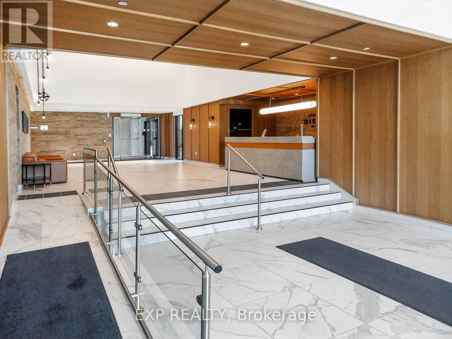 813 - 2300 St Clair Avenue W, Toronto, Ontario  M6N 1K8 - Photo 3 - W12509704