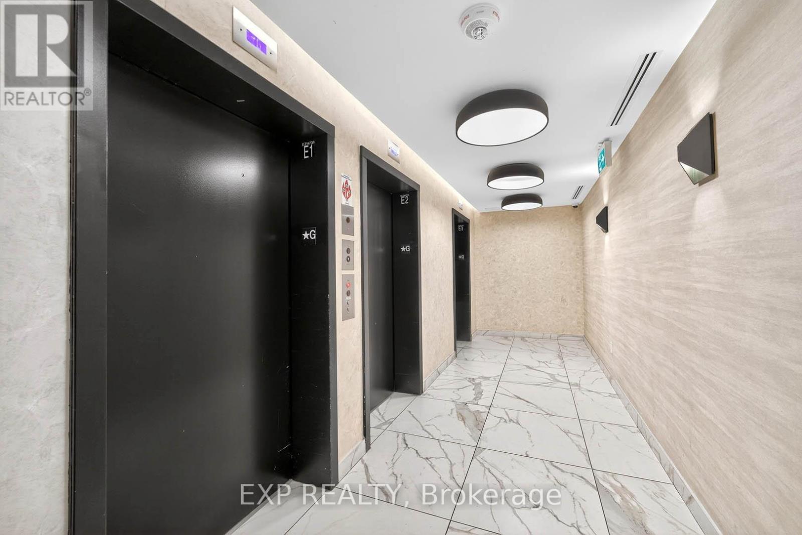 813 - 2300 St Clair Avenue W, Toronto, Ontario  M6N 1K8 - Photo 4 - W12509704