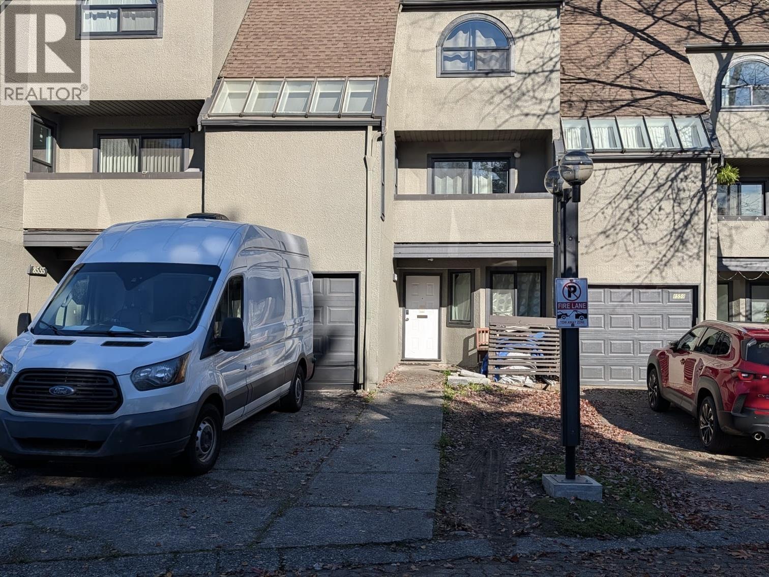 8557 Woodridge Place, Burnaby, British Columbia  V5A 4B3 - Photo 3 - R3064398