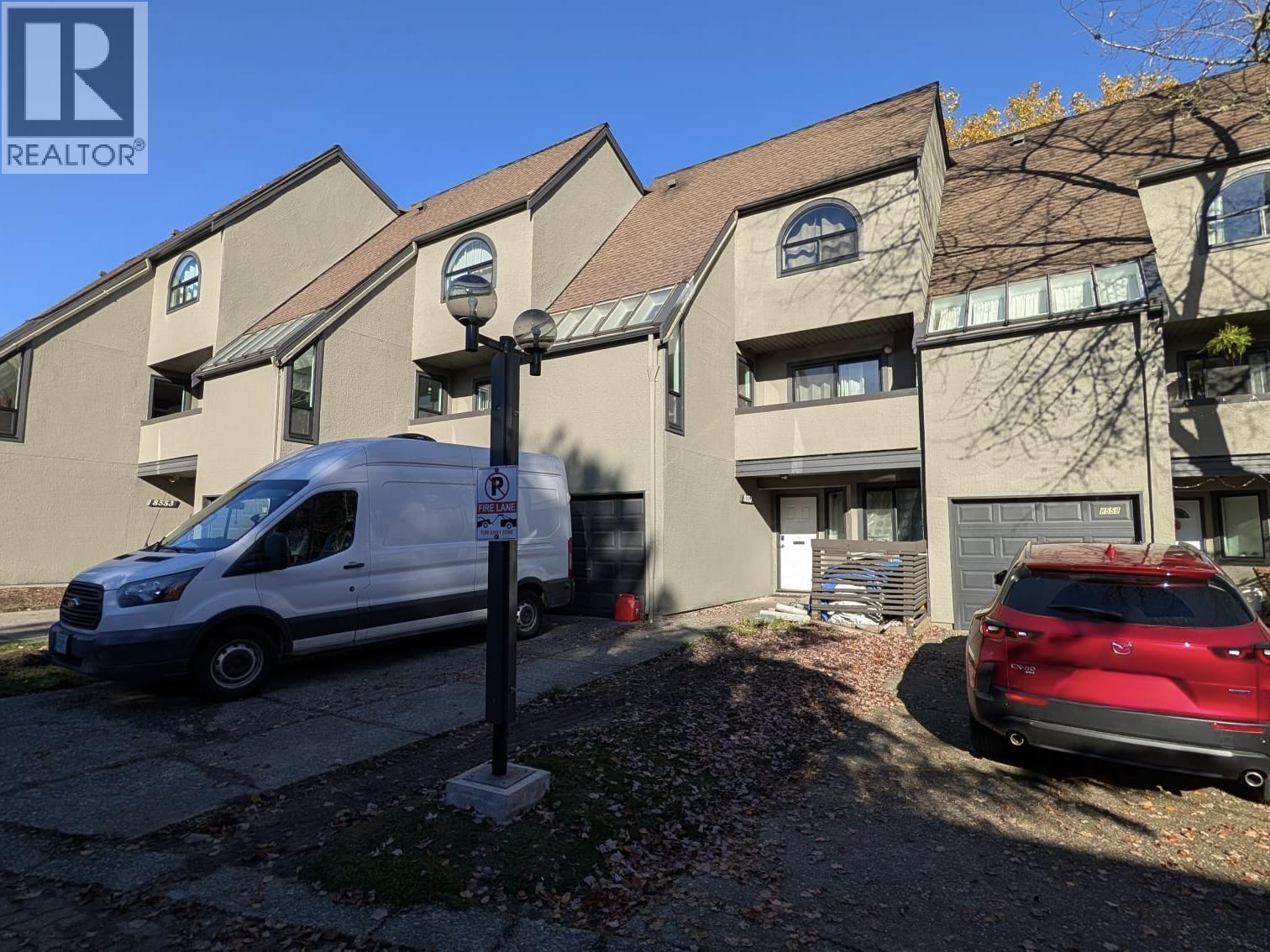 8557 Woodridge Place, Burnaby, British Columbia  V5A 4B3 - Photo 2 - R3064398