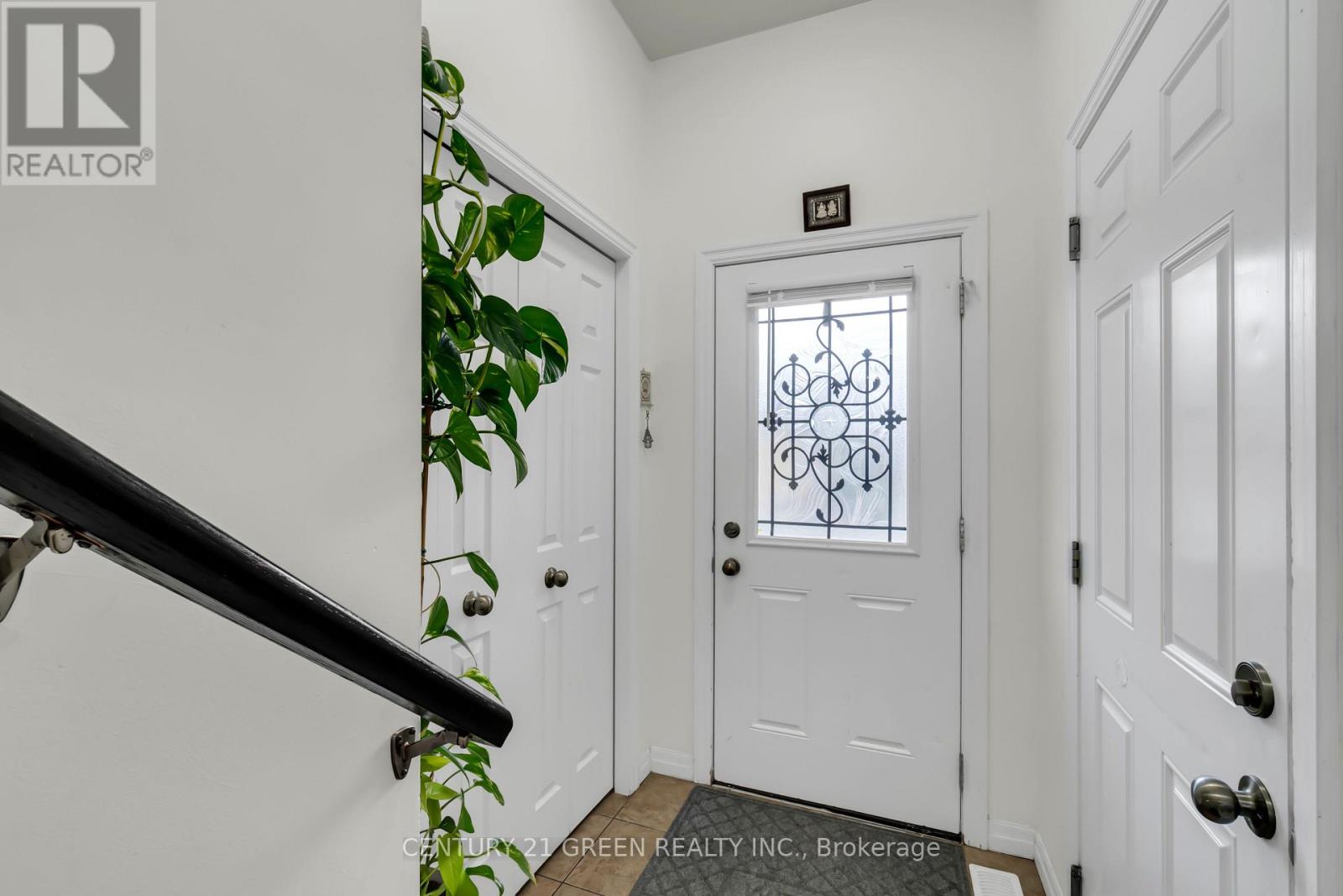 54 Rockcliffe Drive E, Kitchener, Ontario  N2R 1W5 - Photo 4 - X12509578