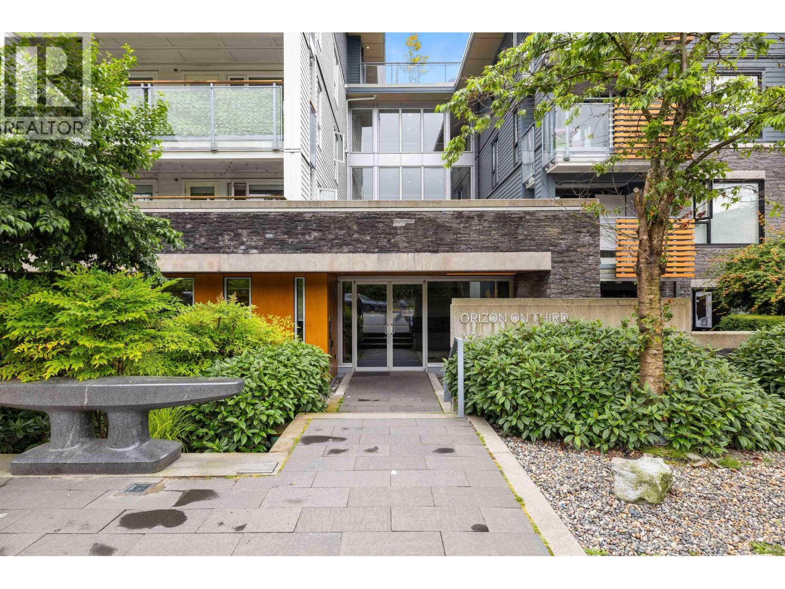 208 221 E 3rd Street, North Vancouver, British Columbia  V7L 0C1 - Photo 2 - R3064668