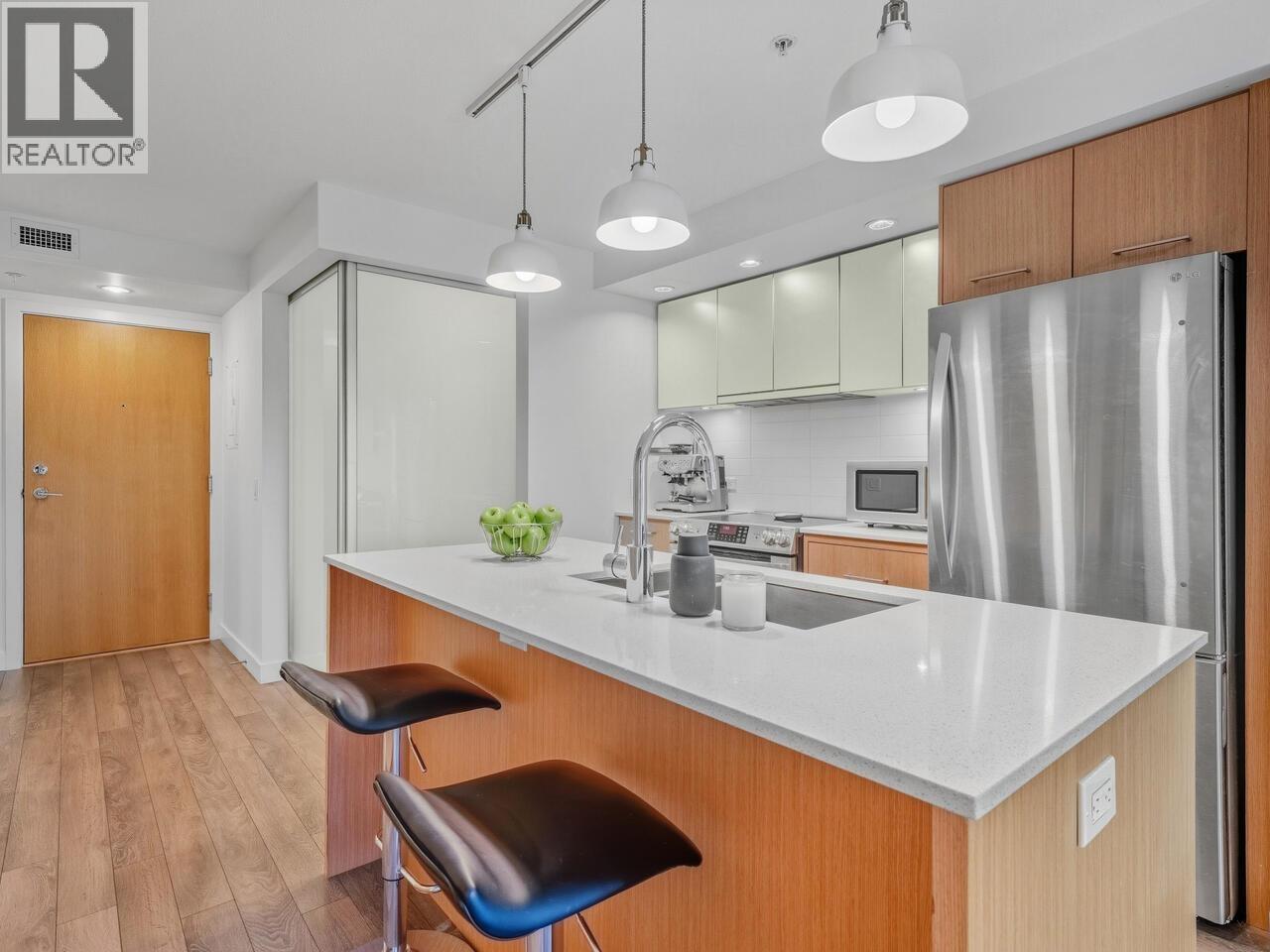 208 221 E 3rd Street, North Vancouver, British Columbia  V7L 0C1 - Photo 4 - R3064668