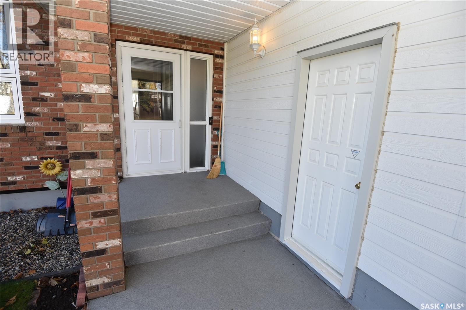 402 Watson Crescent, Nipawin, Saskatchewan  S0E 1E0 - Photo 8 - SK021583