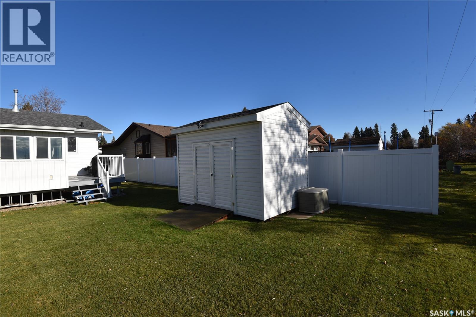 402 Watson Crescent, Nipawin, Saskatchewan  S0E 1E0 - Photo 6 - SK021583