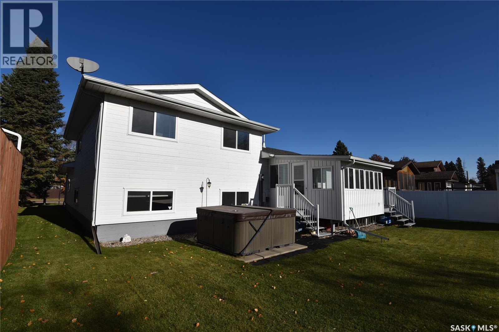 402 Watson Crescent, Nipawin, Saskatchewan  S0E 1E0 - Photo 4 - SK021583