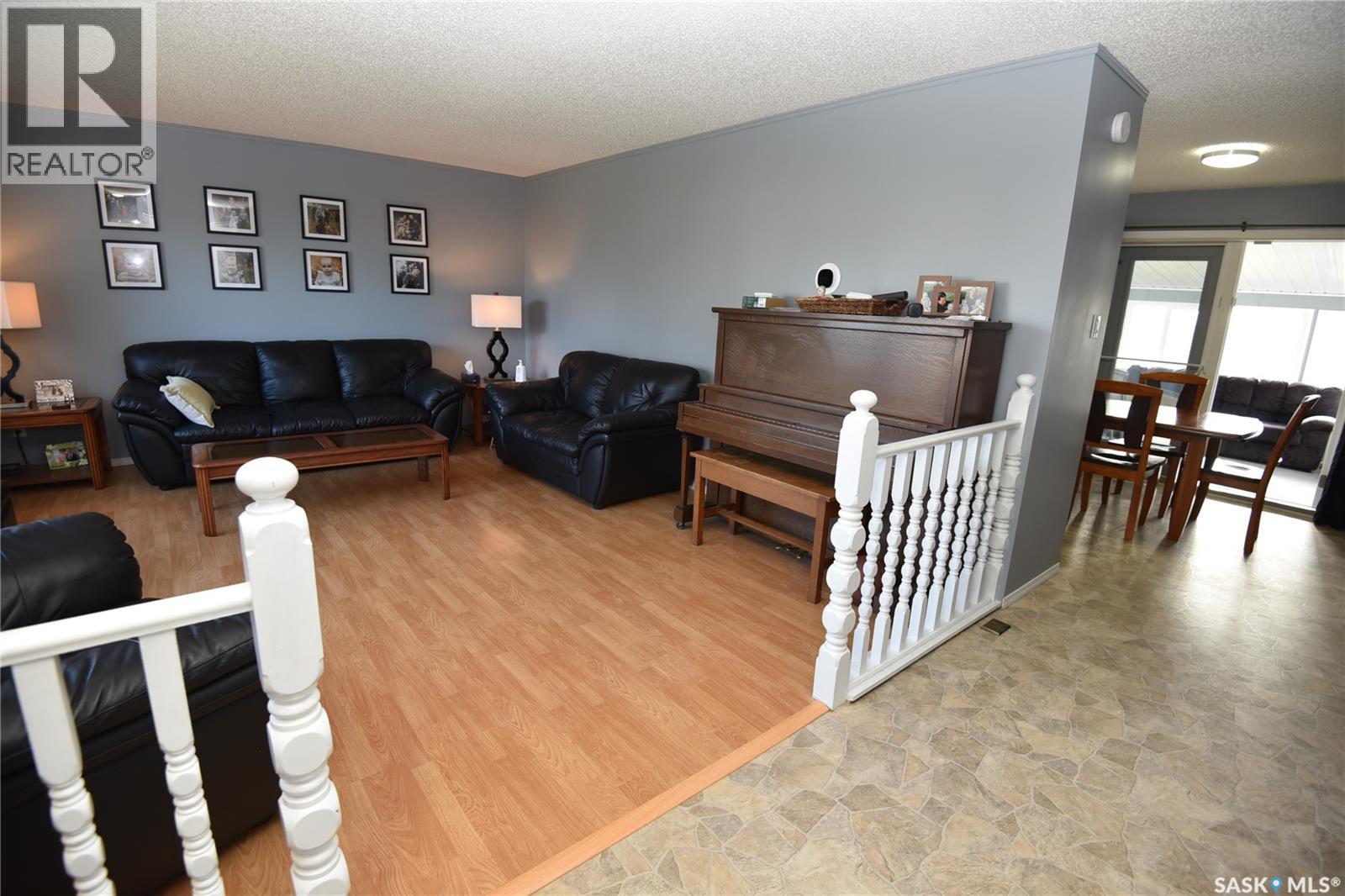 402 Watson Crescent, Nipawin, Saskatchewan  S0E 1E0 - Photo 12 - SK021583