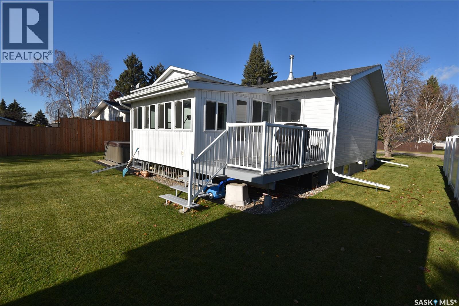 402 Watson Crescent, Nipawin, Saskatchewan  S0E 1E0 - Photo 5 - SK021583