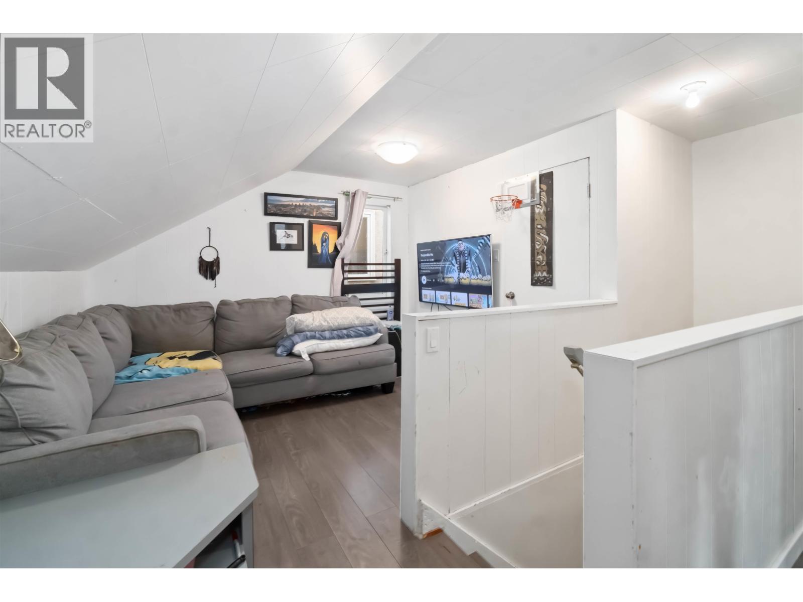 5735 Earles Street, Vancouver, British Columbia V5R 3S4 - Photo 10 - R3064708