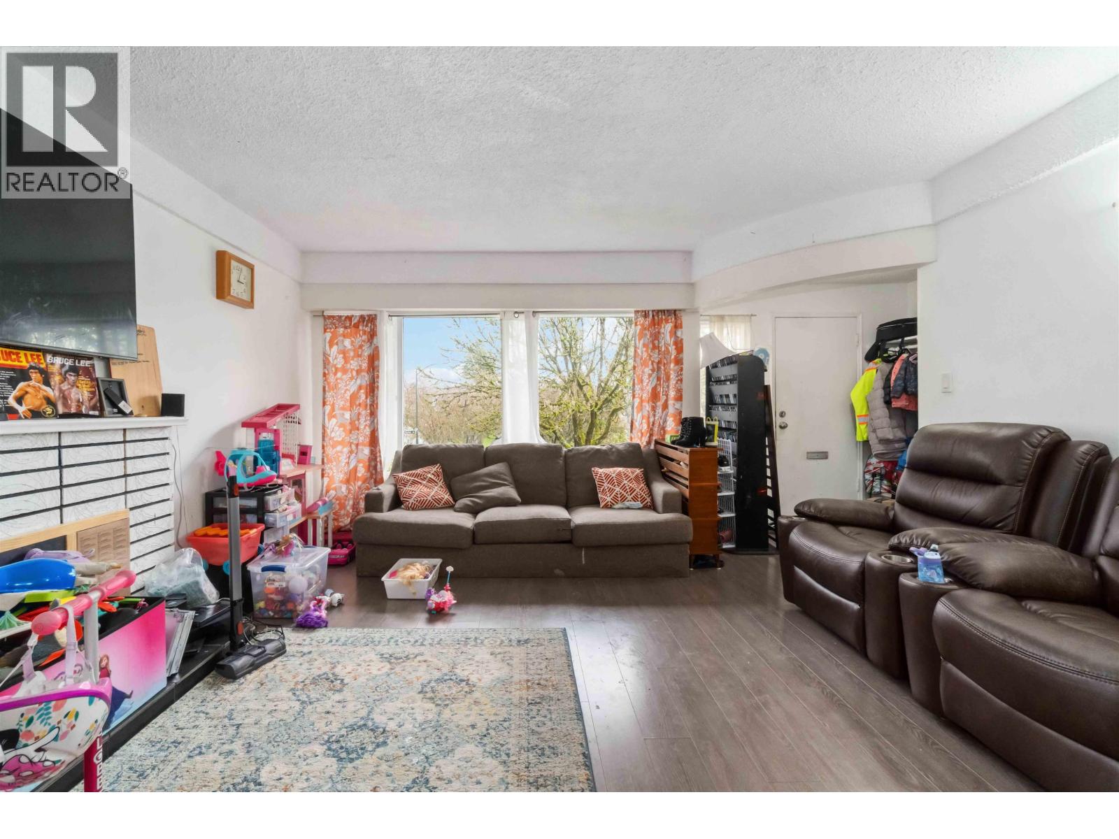 5735 Earles Street, Vancouver, British Columbia V5R 3S4 - Photo 5 - R3064708