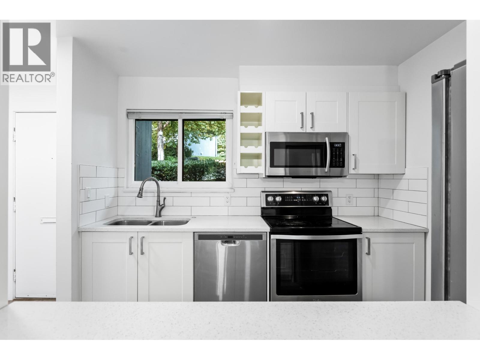 860 Blackstock Road, Port Moody, British Columbia  V3H 3R8 - Photo 2 - R3063441