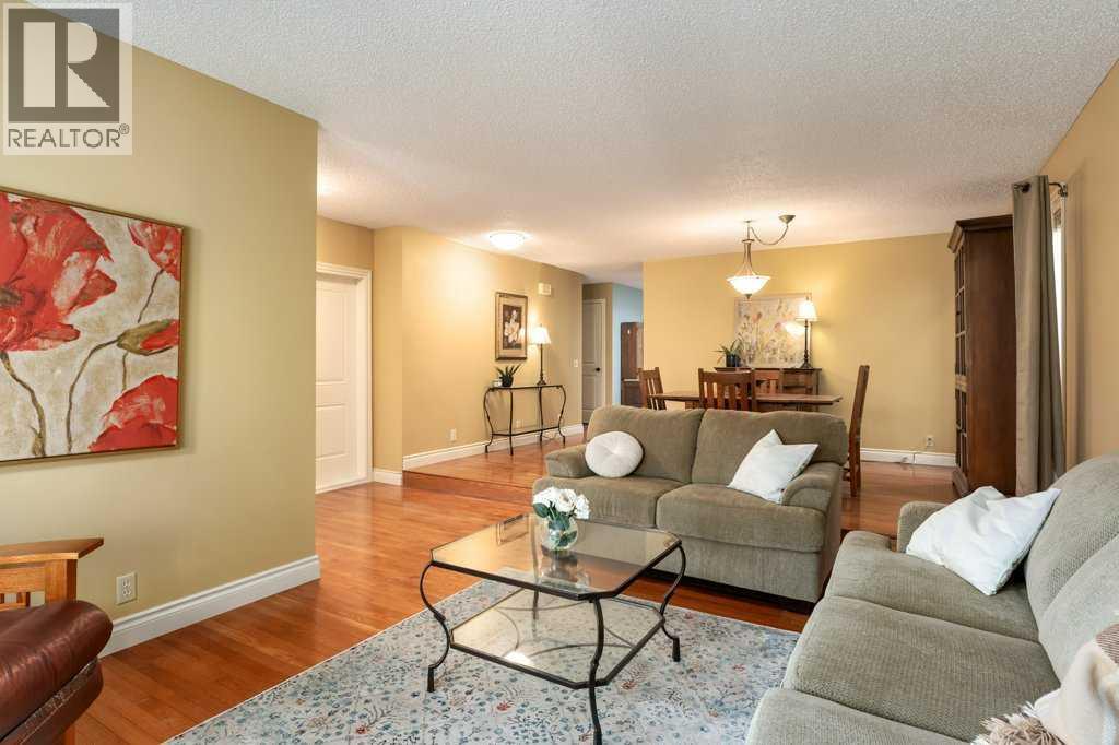 11 Bernard Place Nw, Calgary, Alberta  T3K 2B8 - Photo 4 - A2267342