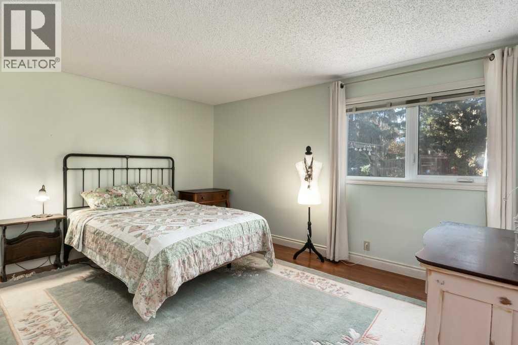 11 Bernard Place Nw, Calgary, Alberta  T3K 2B8 - Photo 14 - A2267342