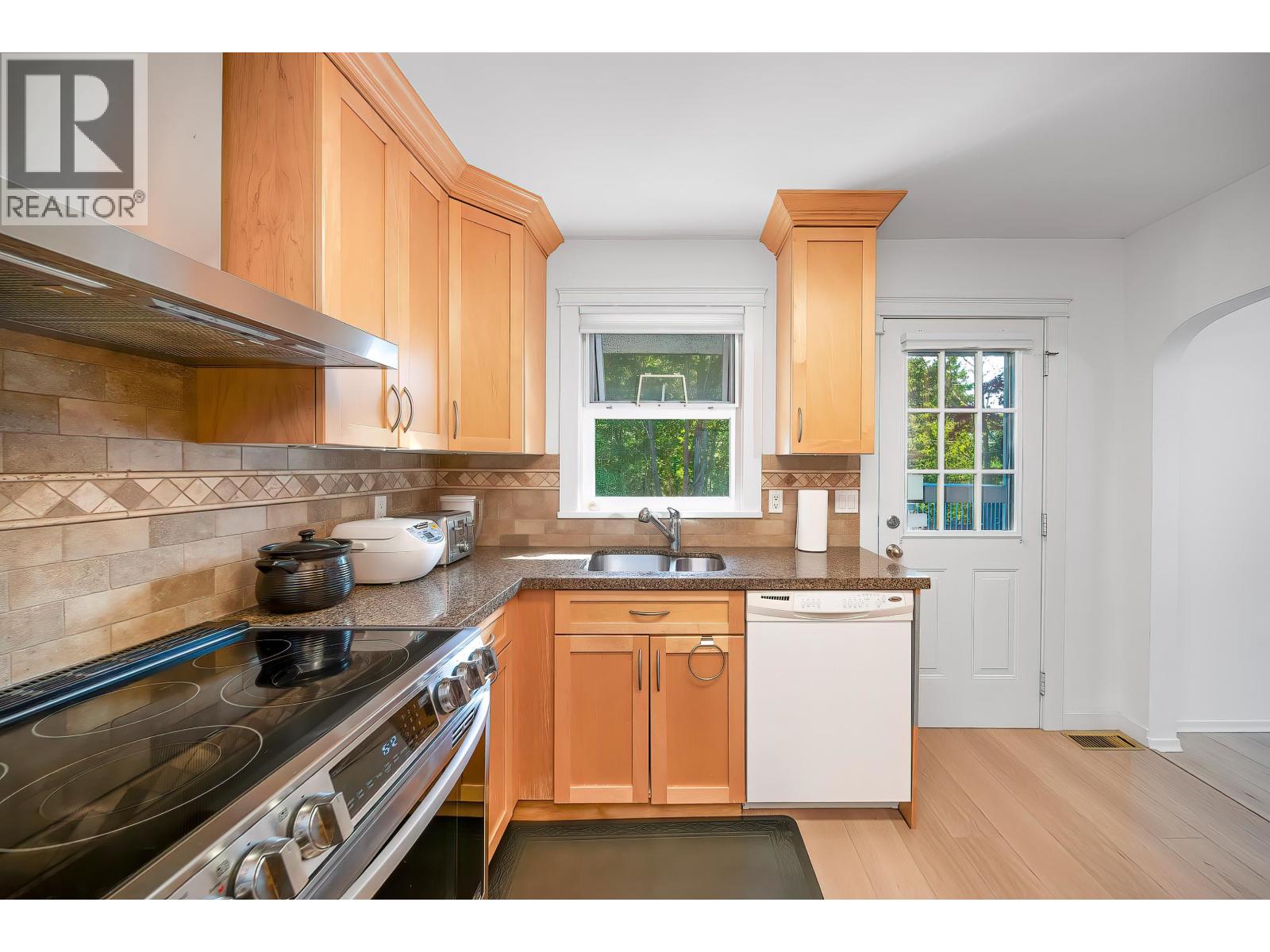 6516 Portland Street, Burnaby, British Columbia V5E 1A2 - Photo 28 - R3064695