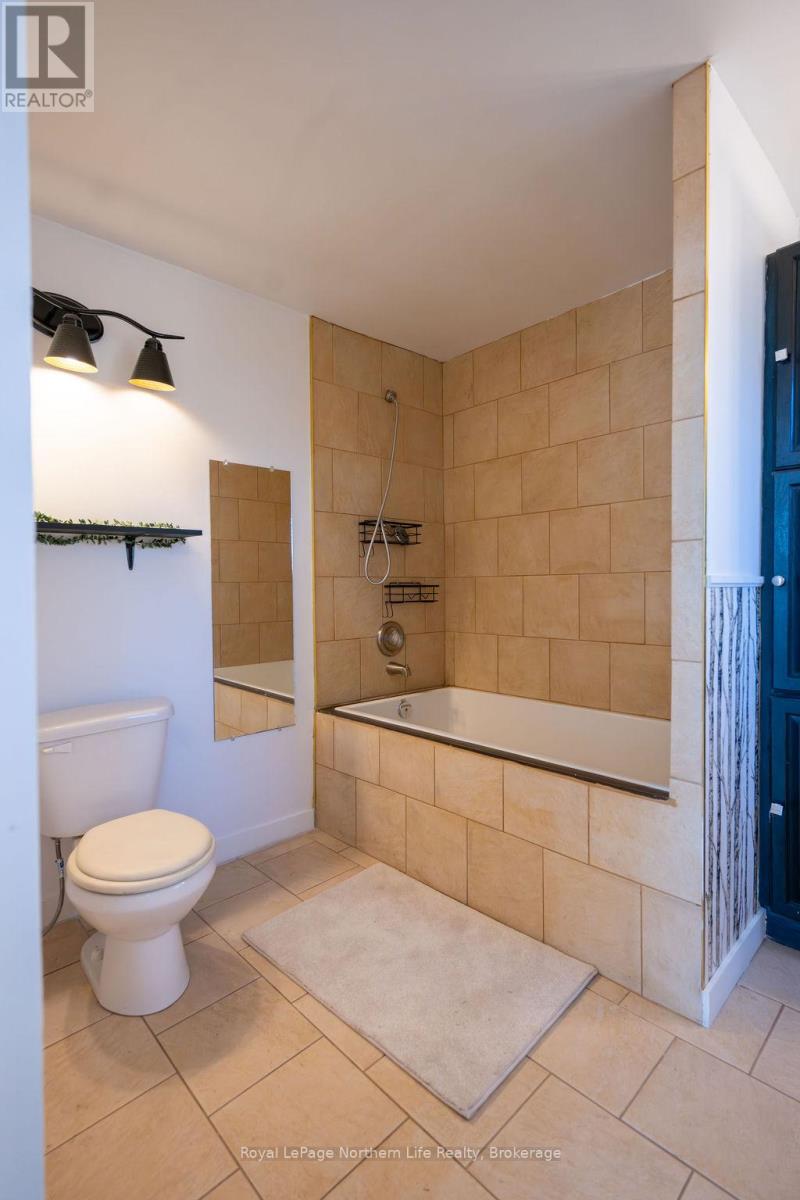 1417 Jocko Point Road, North Bay, Ontario  P1B 3M9 - Photo 10 - X12508192