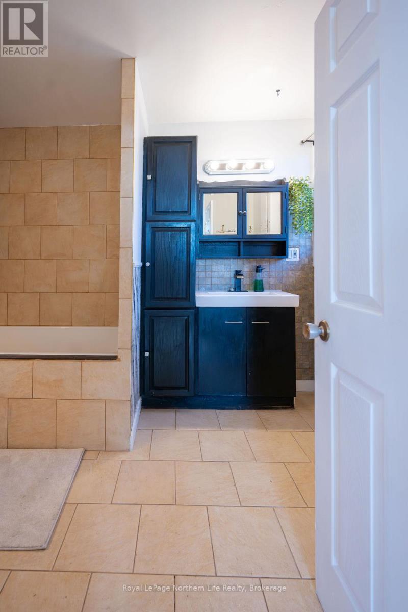 1417 Jocko Point Road, North Bay, Ontario  P1B 3M9 - Photo 11 - X12508192