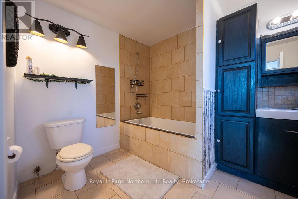 1417 Jocko Point Road, North Bay, Ontario  P1B 3M9 - Photo 8 - X12508192