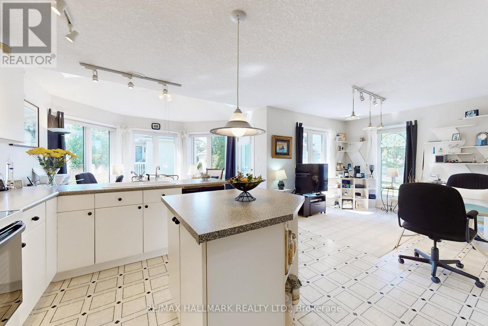 8 Greenfield Place, Wilmot, Ontario  N3A 2G6 - Photo 12 - X12400801