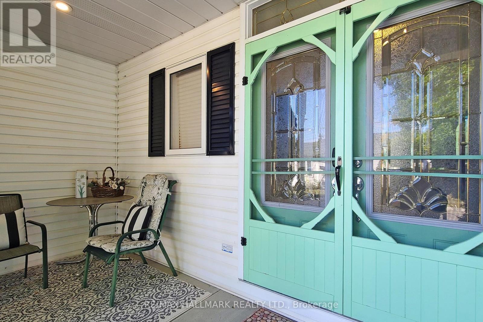 8 Greenfield Place, Wilmot, Ontario  N3A 2G6 - Photo 4 - X12400801