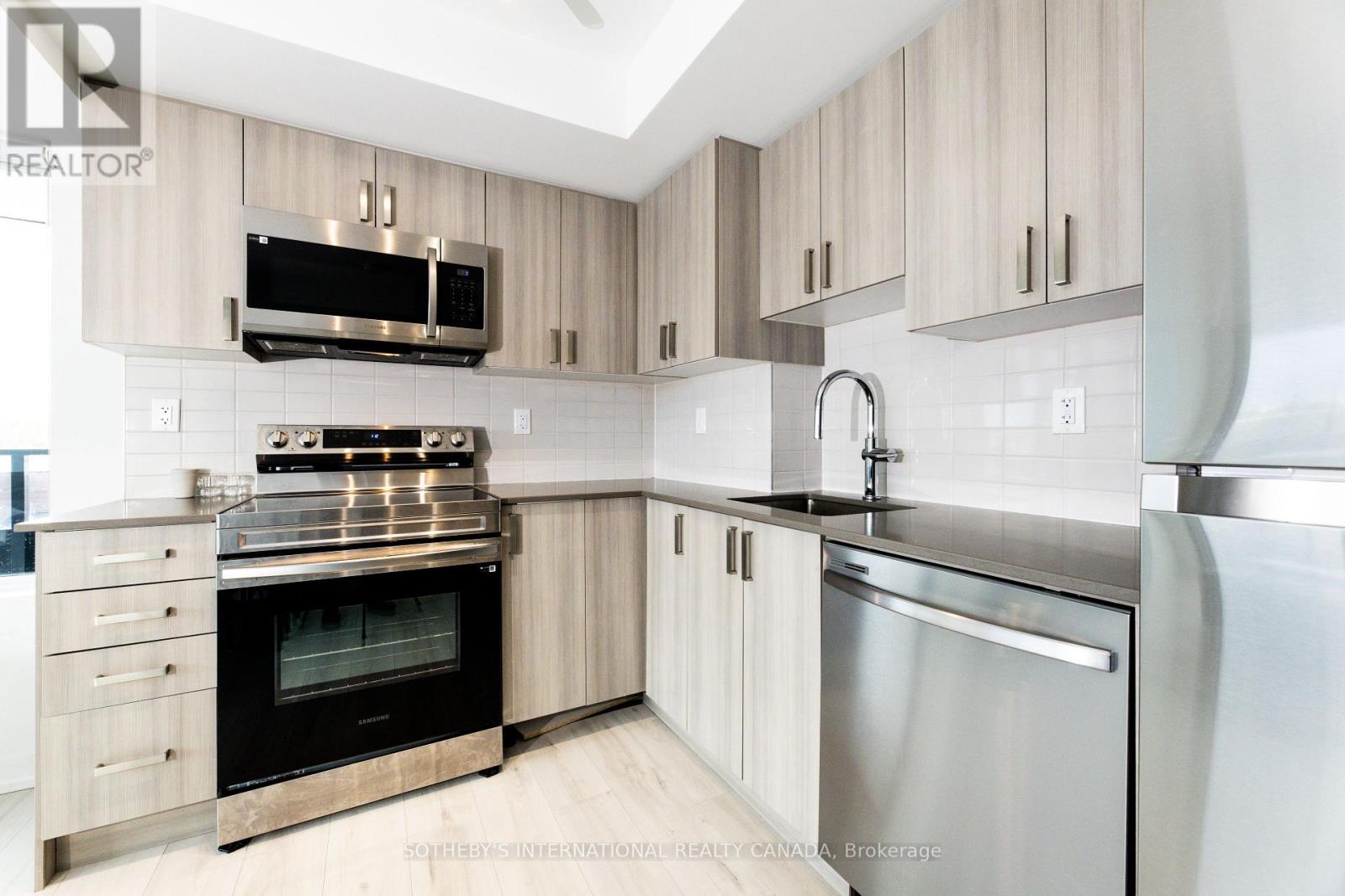 303 - 1435 Celebration Drive, Pickering, Ontario  L1W 0C4 - Photo 3 - E12509786