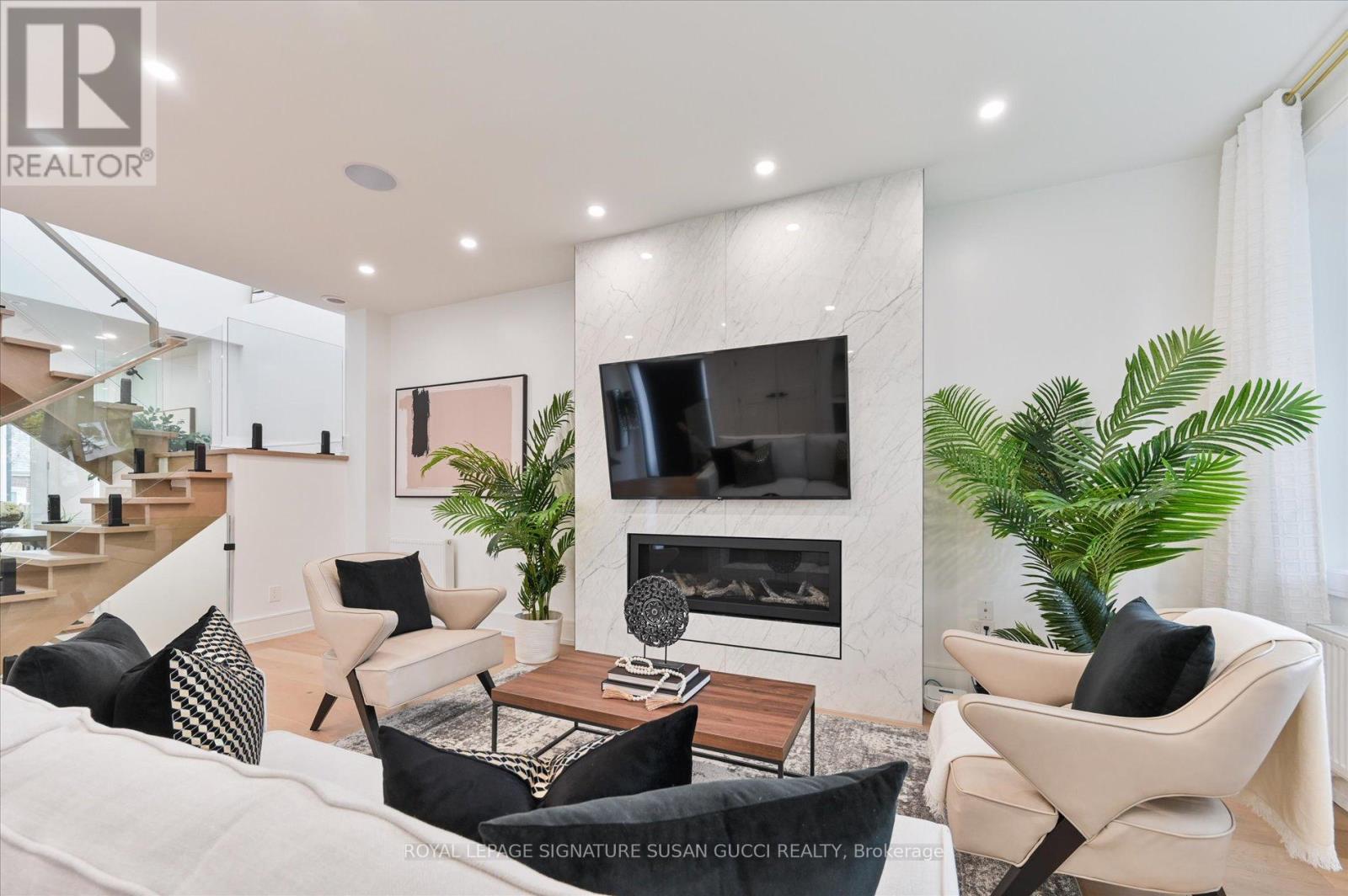 32 Treadway Boulevard, Toronto (East York), Ontario  M4C 2Z7 - Photo 7 - E12509788