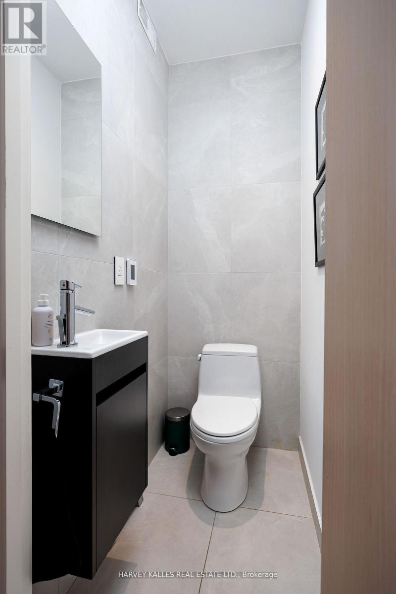 60 Hiltz Avenue, Toronto, Ontario  M4L 2N5 - Photo 13 - E12509864