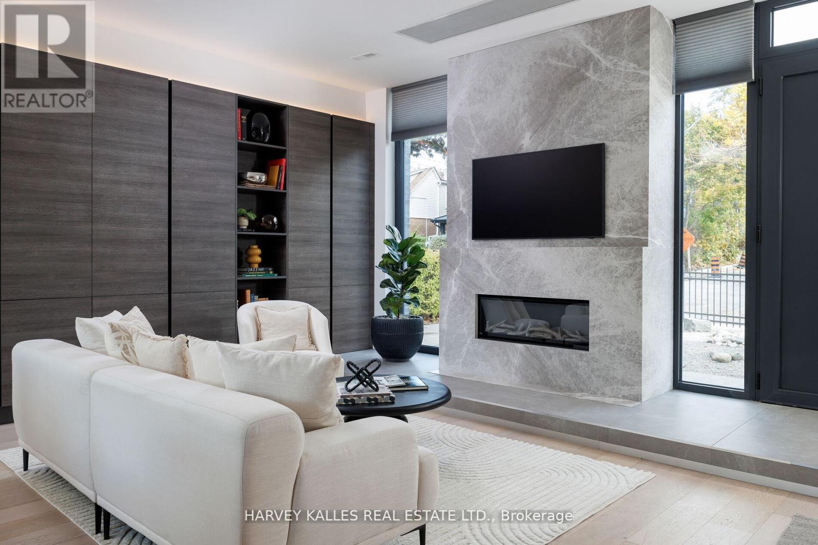 60 Hiltz Avenue, Toronto, Ontario  M4L 2N5 - Photo 3 - E12509864