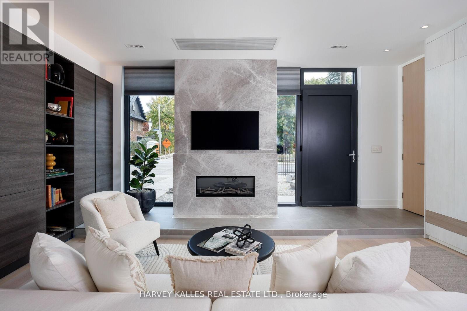 60 Hiltz Avenue, Toronto, Ontario  M4L 2N5 - Photo 4 - E12509864