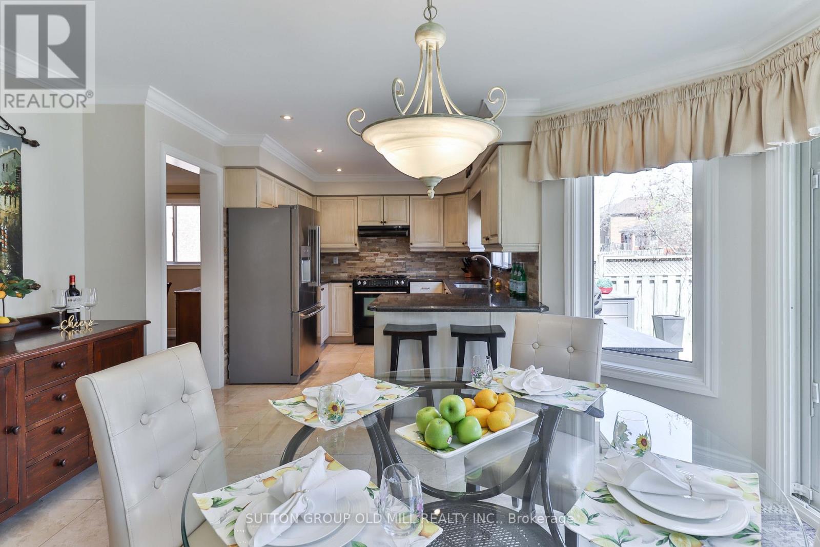 6835 Forest Park Drive, Mississauga, Ontario  L5N 6X5 - Photo 9 - W12489720